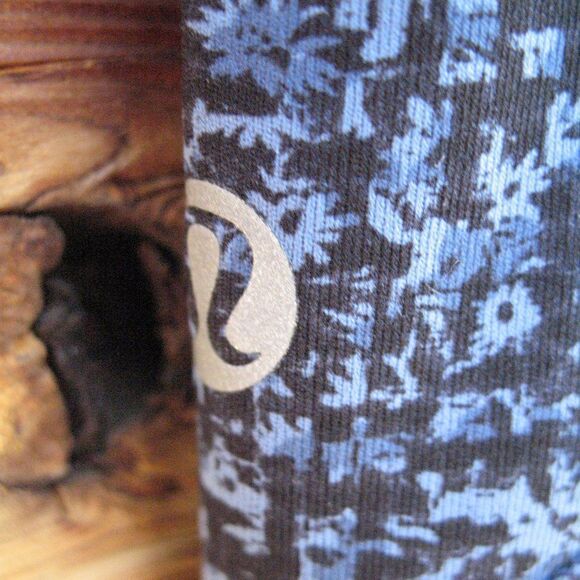 Lululemon Pace Revival Crops Leggings 22" Daisy Dust Illuminight Black / Black - Picture 9 of 10